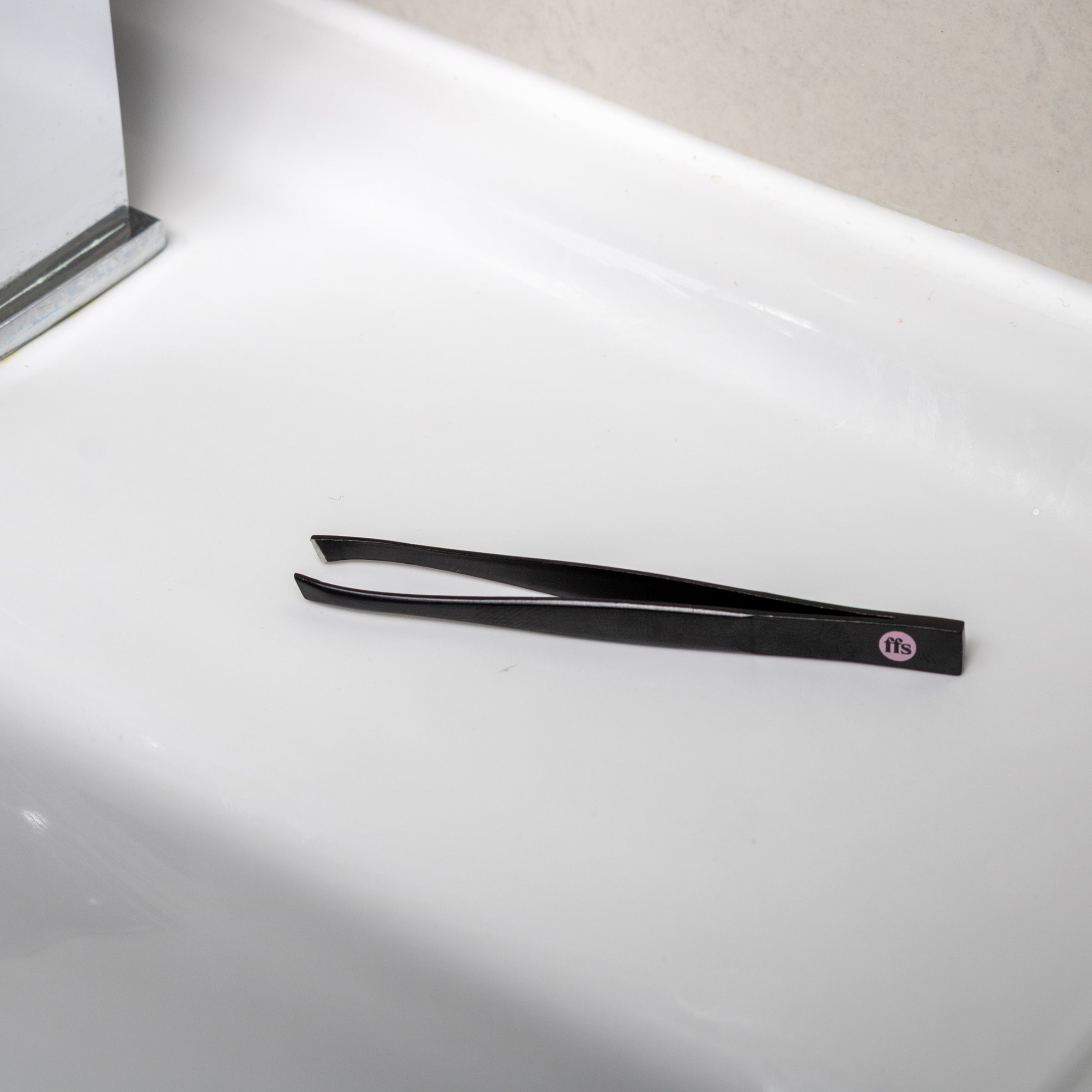 Tweezers