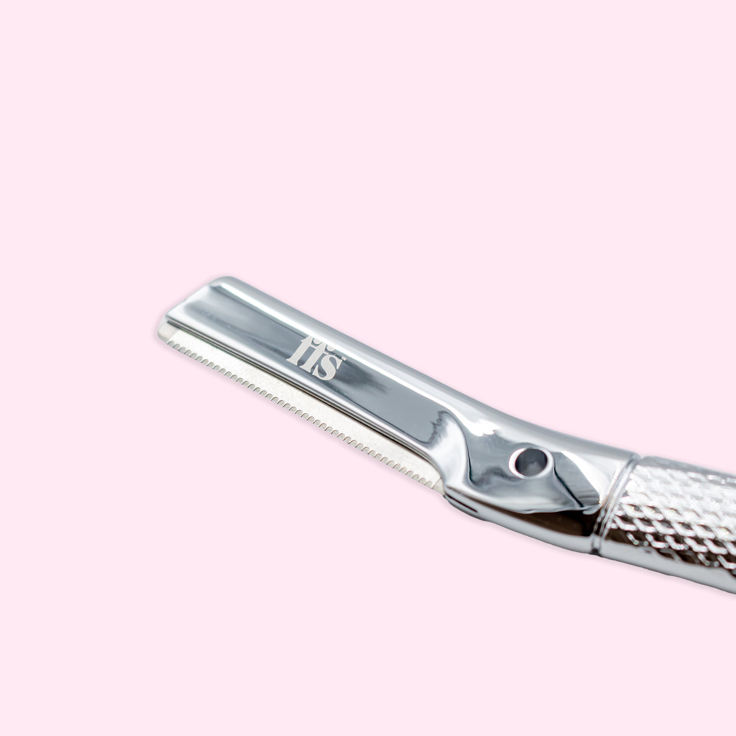 FFS dermaplaning blade head close-up showing precision serrated edge in silver #Colour_Silver