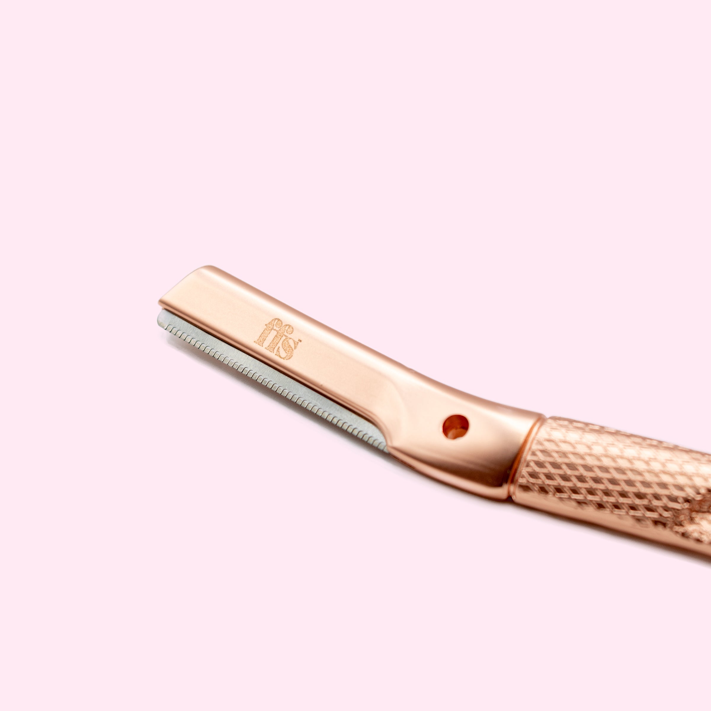 FFS dermaplaning blade head close-up showing precision serrated edge in rose gold #Colour_Rose Gold
